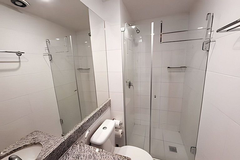 Flat no S4 c/ piscina e academia próximo ao metrô