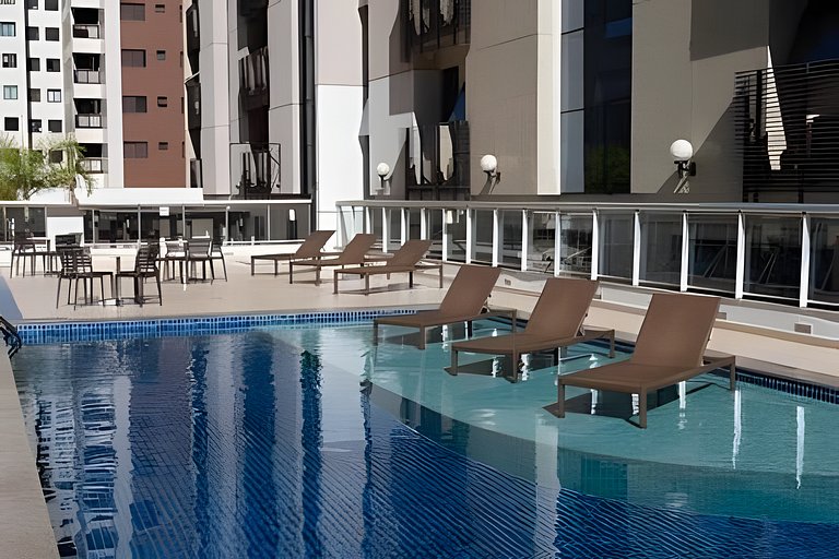 Flat no S4 c/ piscina e academia próximo ao metrô