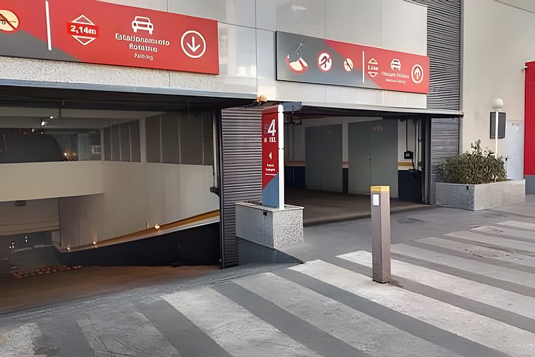 Flat no S4 c/ piscina e academia próximo ao metrô