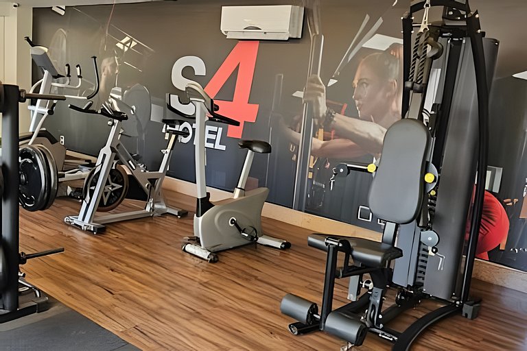 Flat no S4 c/ piscina e academia próximo ao metrô