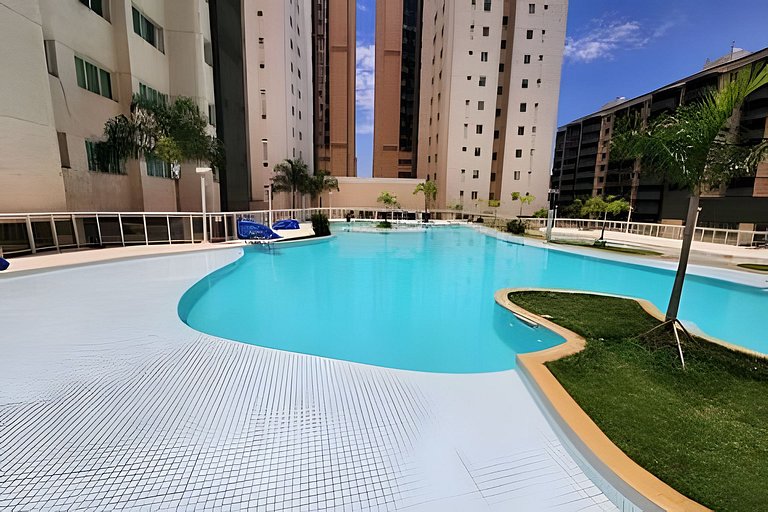 Ótimo Apto com shopping e piscina