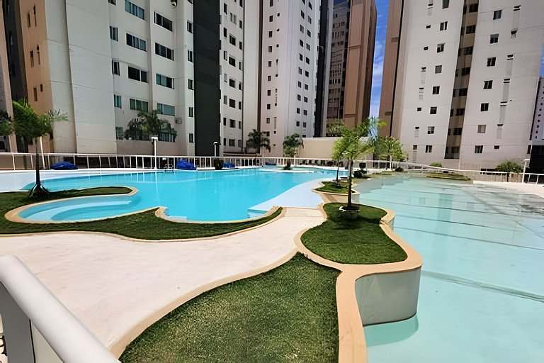 Ótimo Apto com shopping e piscina