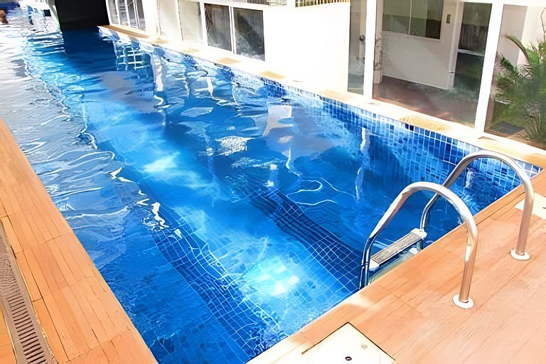 Ótimo Apto com shopping e piscina