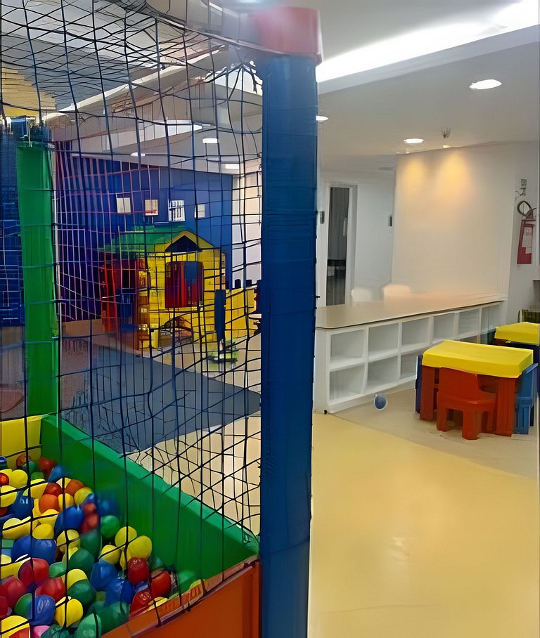 Ótimo Apto com shopping e piscina