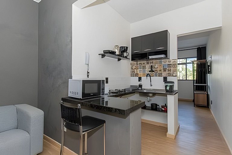 Studio bem localizado com vista livre e a/c