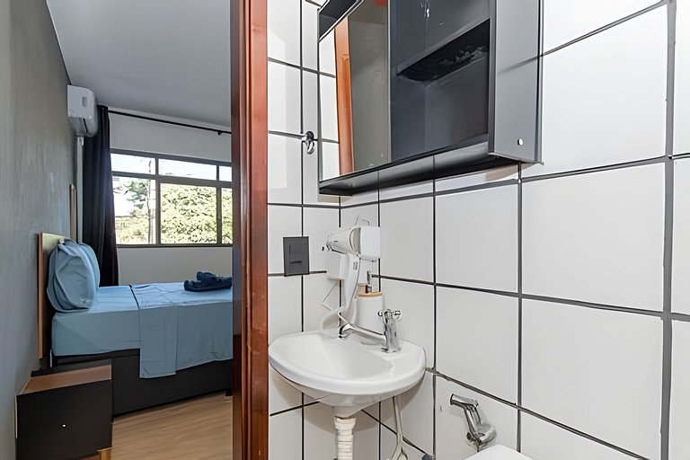 Studio bem localizado com vista livre e a/c