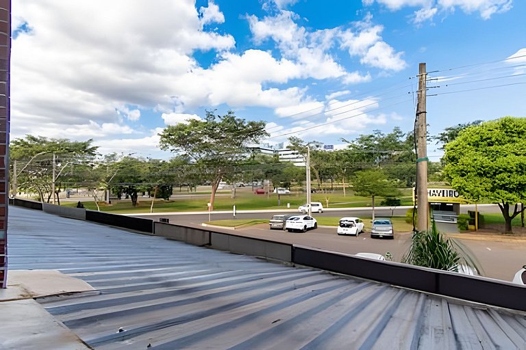 Studio bem localizado com vista livre e a/c