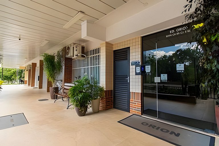 Studio bem localizado com vista livre e a/c