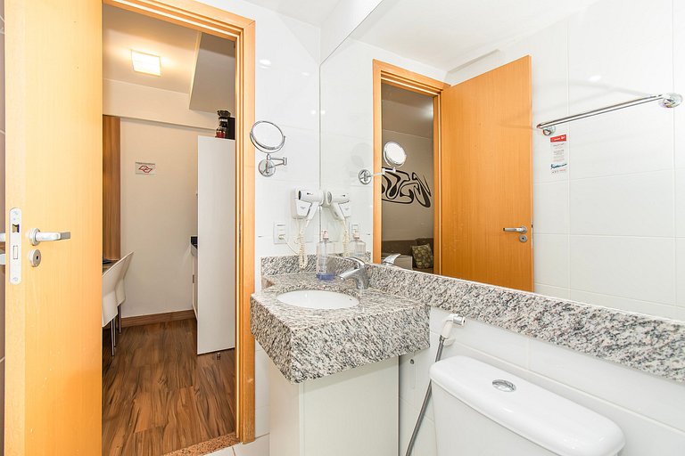 Flat no S4 c/ piscina e academia próximo ao metrô