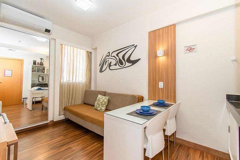 Flat no S4 c/ piscina e academia próximo ao metrô