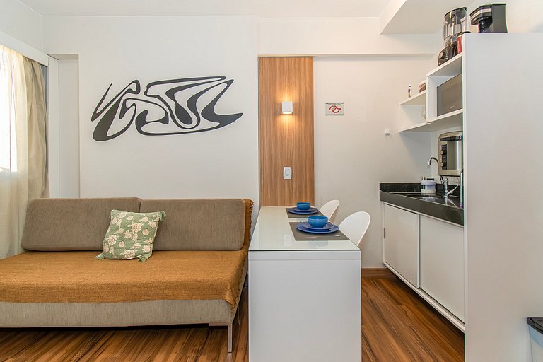 Flat no S4 c/ piscina e academia próximo ao metrô