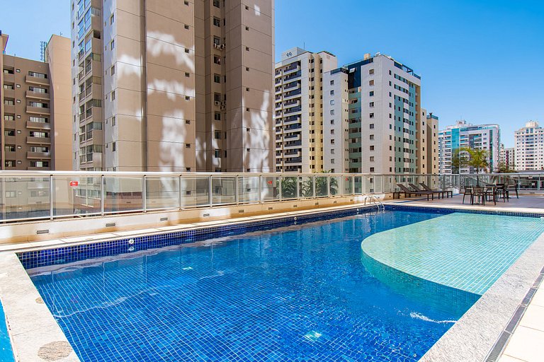 Flat no S4 c/ piscina e academia próximo ao metrô